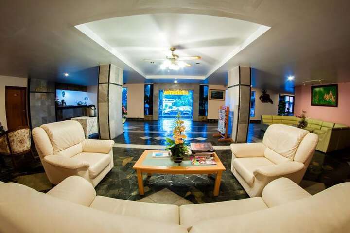 Entrance & Lobby