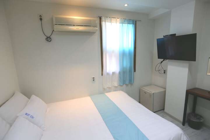 Room 9 of 61