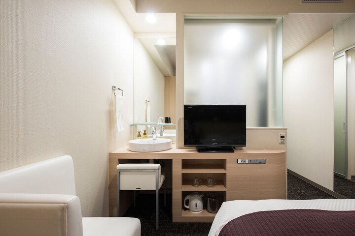 Room 9 of 49