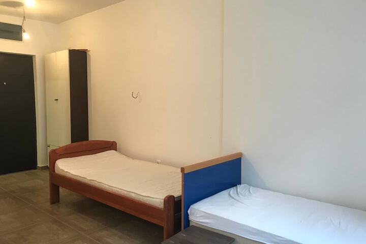 Room 2 of 67