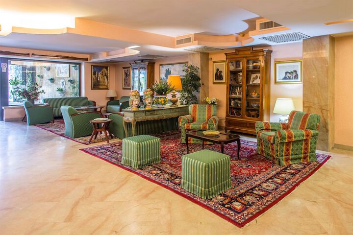 Entrance & Lobby