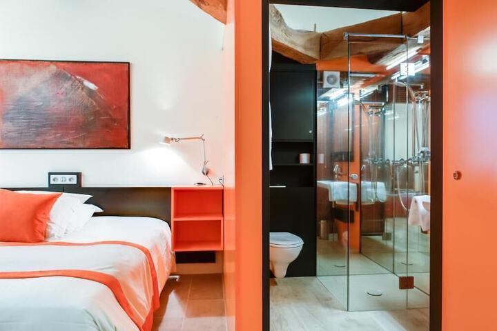 Room 53 of 84
