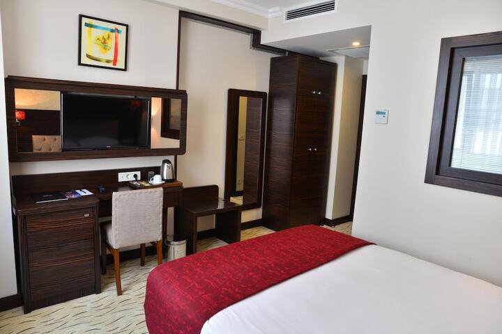 Room 19 of 94