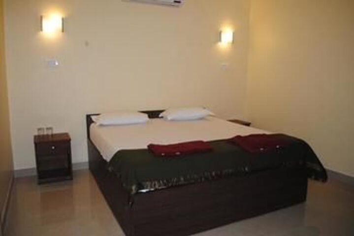 Room 4 of 9