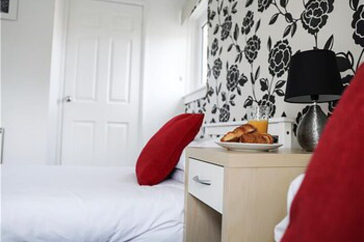 Room 8 of 18