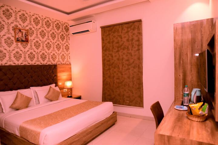 Room 11 of 40