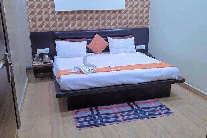 Room 15 of 25