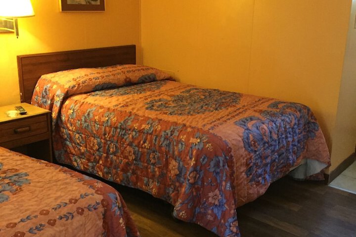 Room 5 of 16