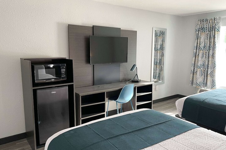 2 Double Beds (7 of 9)