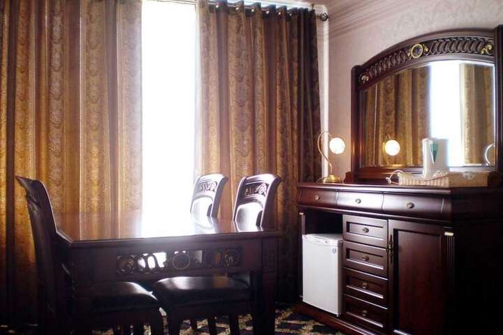 Room 5 of 40