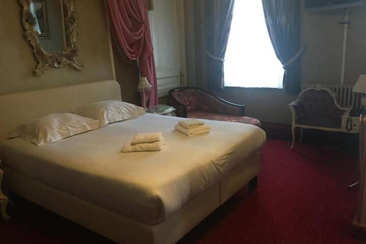 Room 17 of 47