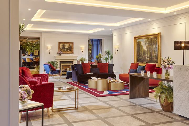 Entrance & Lobby