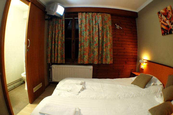 Room 4 of 51