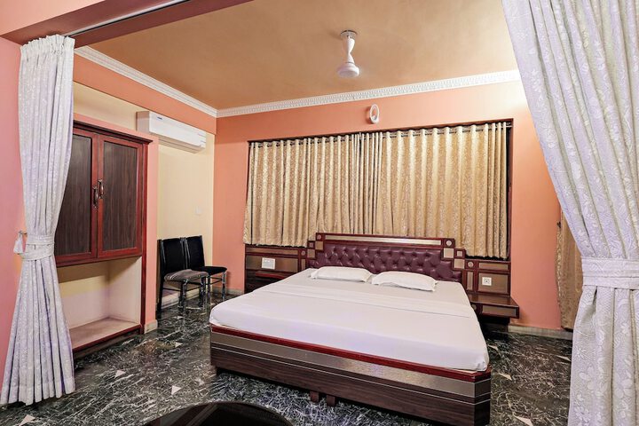 Room 2 of 8