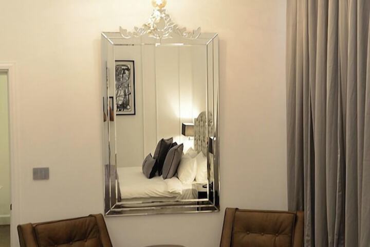 Room 28 of 94