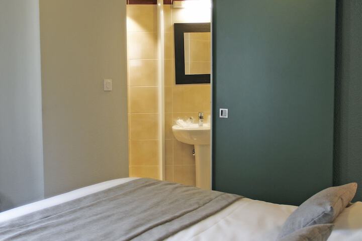 Room 6 of 35