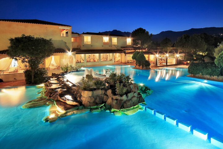 Pools & Facilities