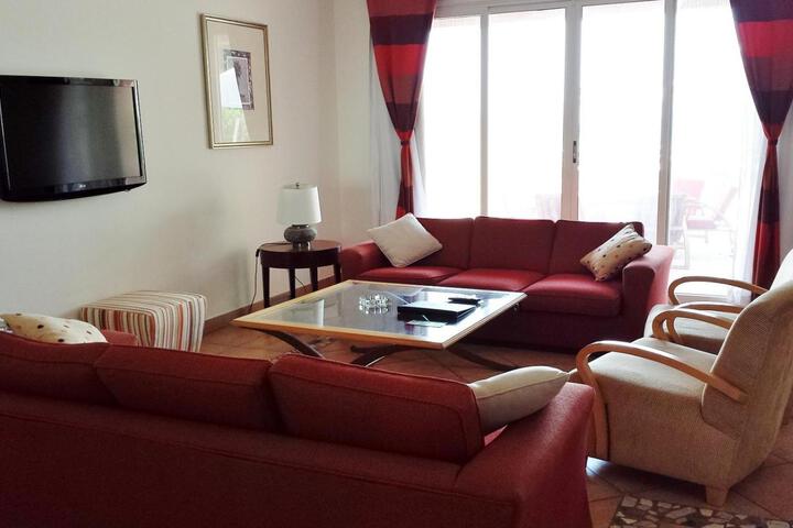 Lounge 20 of 50