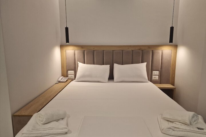 Room 5 of 73