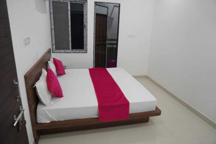 Room 5 of 17
