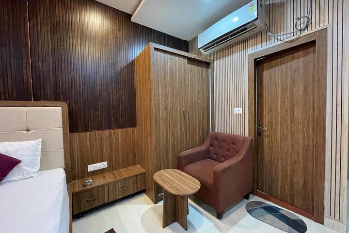 Room 4 of 14