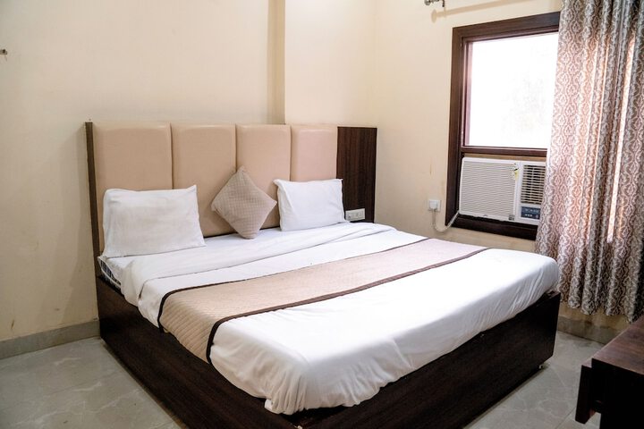 Room 6 of 17