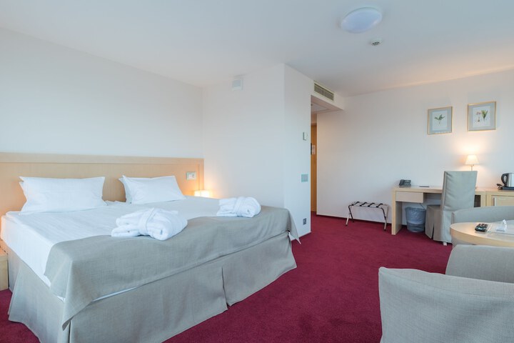 Room 2 of 58