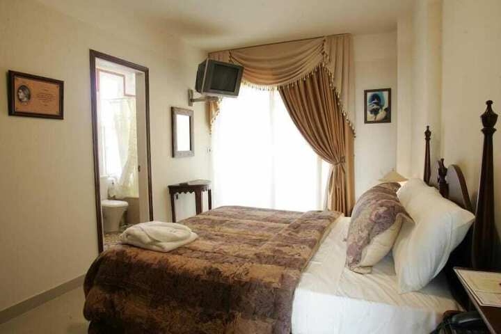 Room 2 of 48