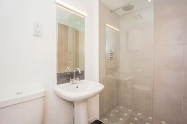 Room 2 of 27