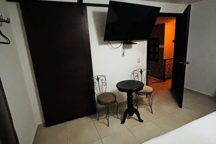 Room 18 of 25
