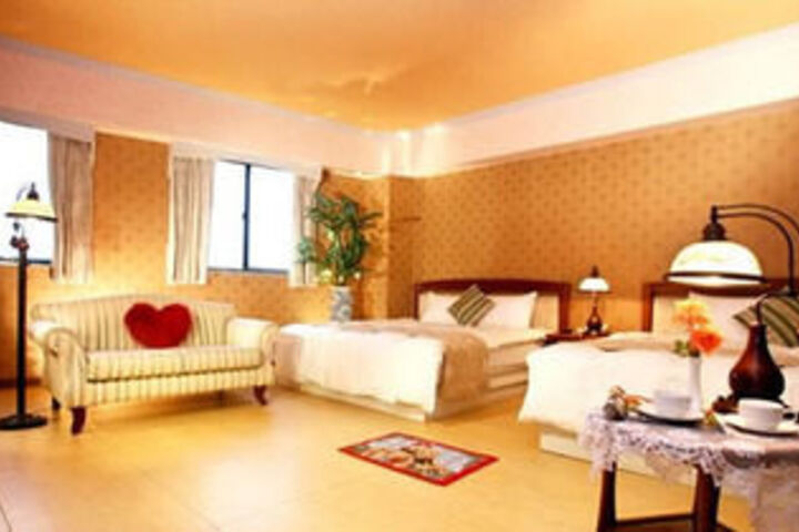 Room 9 of 15