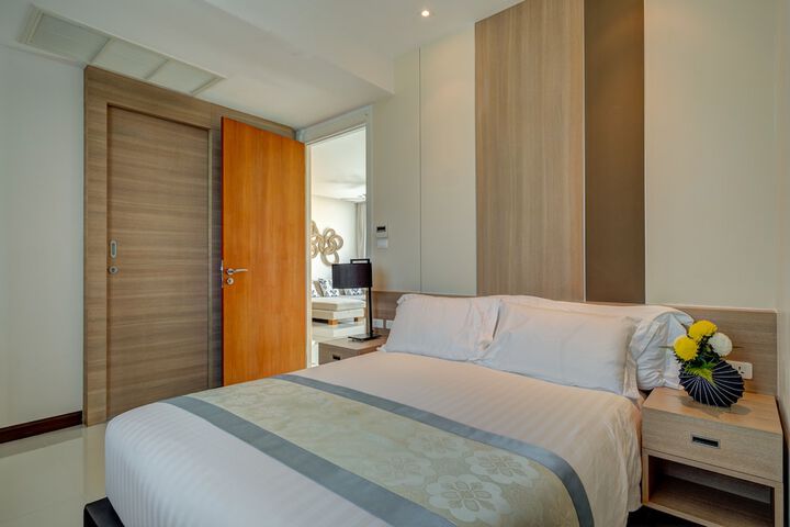 Room 10 of 106
