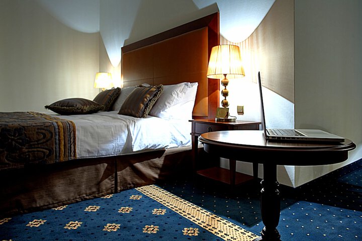 Room 4 of 75