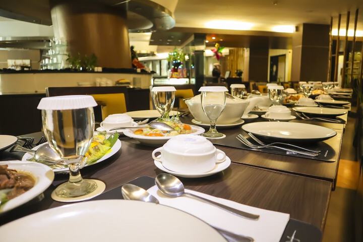 Dining 10 of 16
