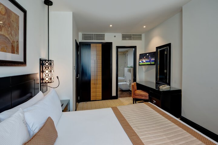 Room 100 of 211