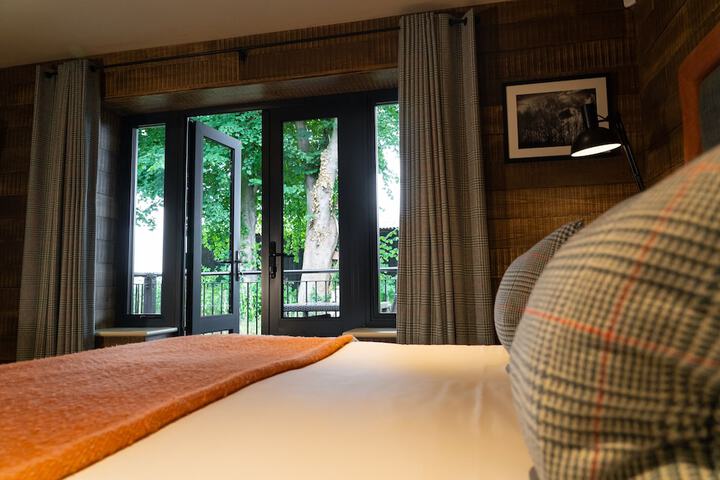 Room 17 of 74