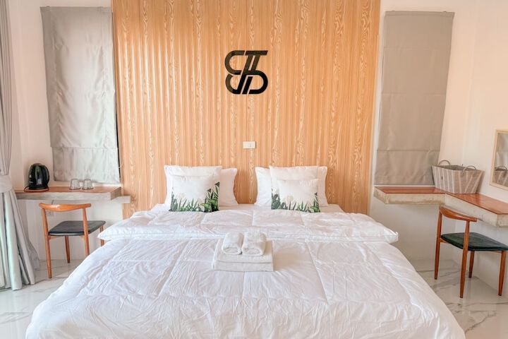 Room 2 of 32