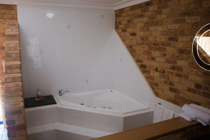 Room 4 of 63