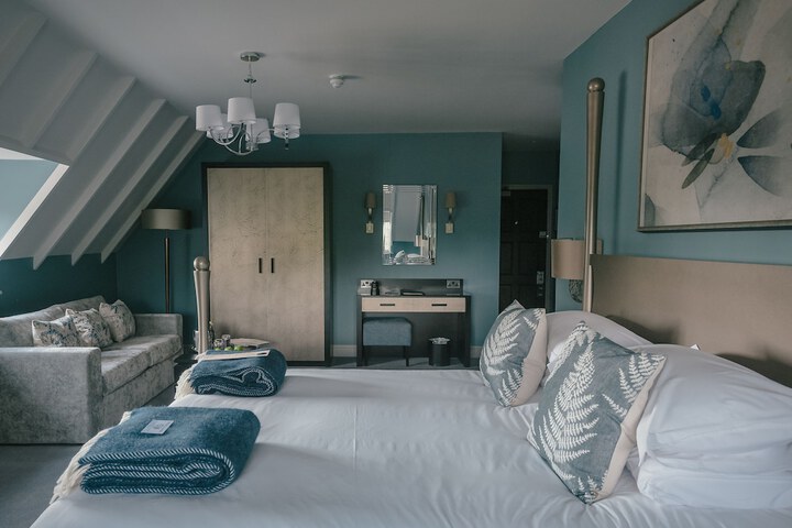 Room 22 of 102
