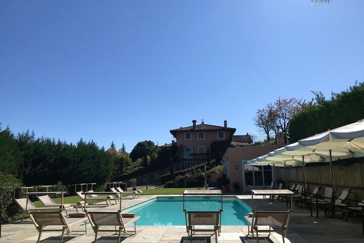 Hotel Pool