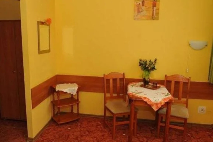 Dining 16 of 18