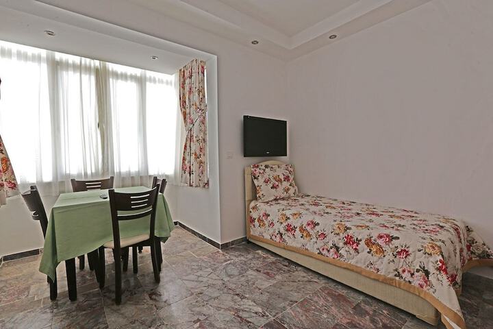 Room 6 of 48