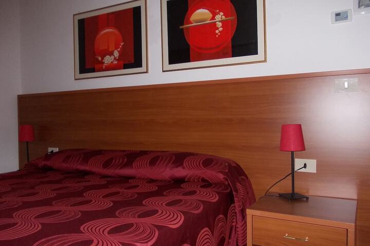 Room 7 of 33