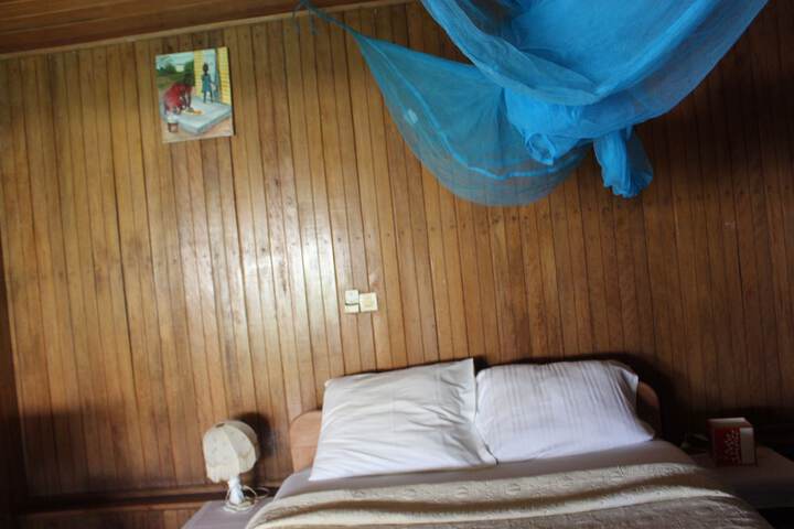 Room 4 of 33