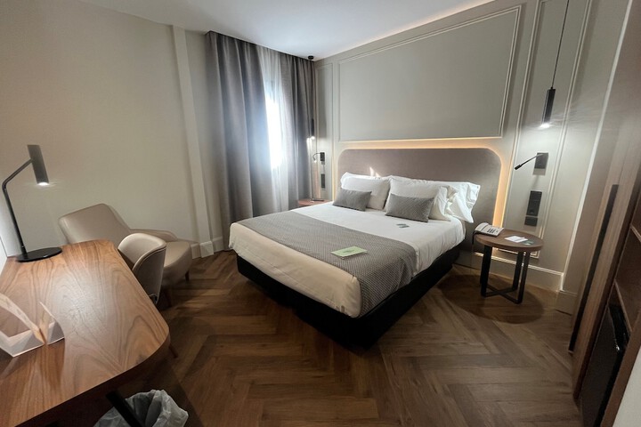 Room 12 of 34