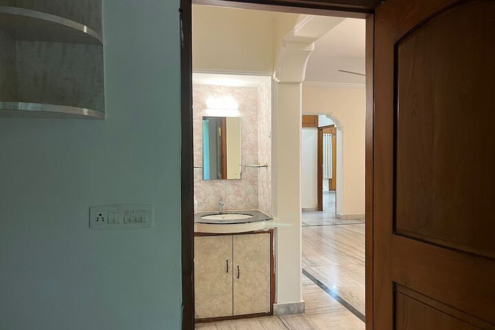 Room 12 of 22