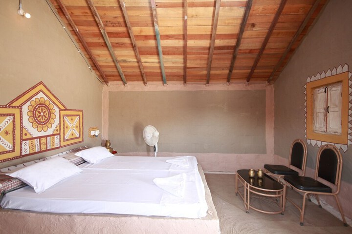 Room 2 of 34