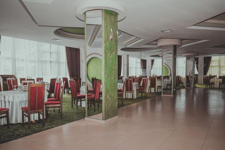 Ballroom/Hall 51 of 58