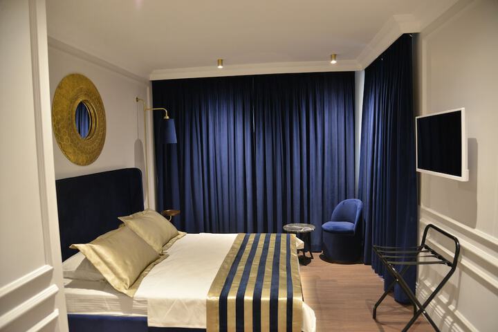 Room 10 of 28