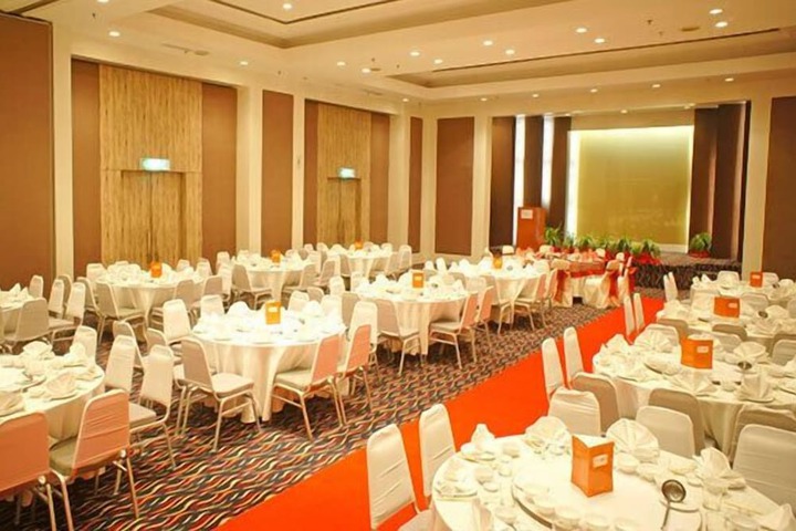 Ballroom/Hall 22 of 25